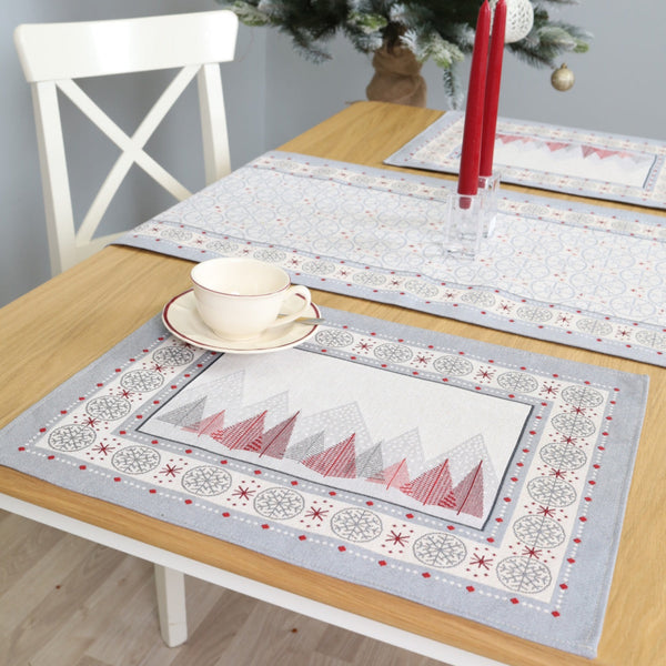 SERVETĖLES - RAUDONOS EGLUTĖS