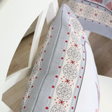 DVIPUSIS GOBELENO PAGALVĖS UŽVALKALAS RAUDONOS EGLUTĖS