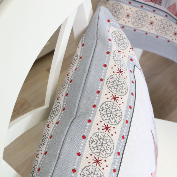 DVIPUSIS GOBELENO PAGALVĖS UŽVALKALAS RAUDONOS EGLUTĖS