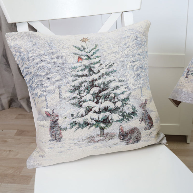 DVIPUSIS GOBELENO PAGALVĖS UŽVALKALAS SU ZUIKUČIAIS