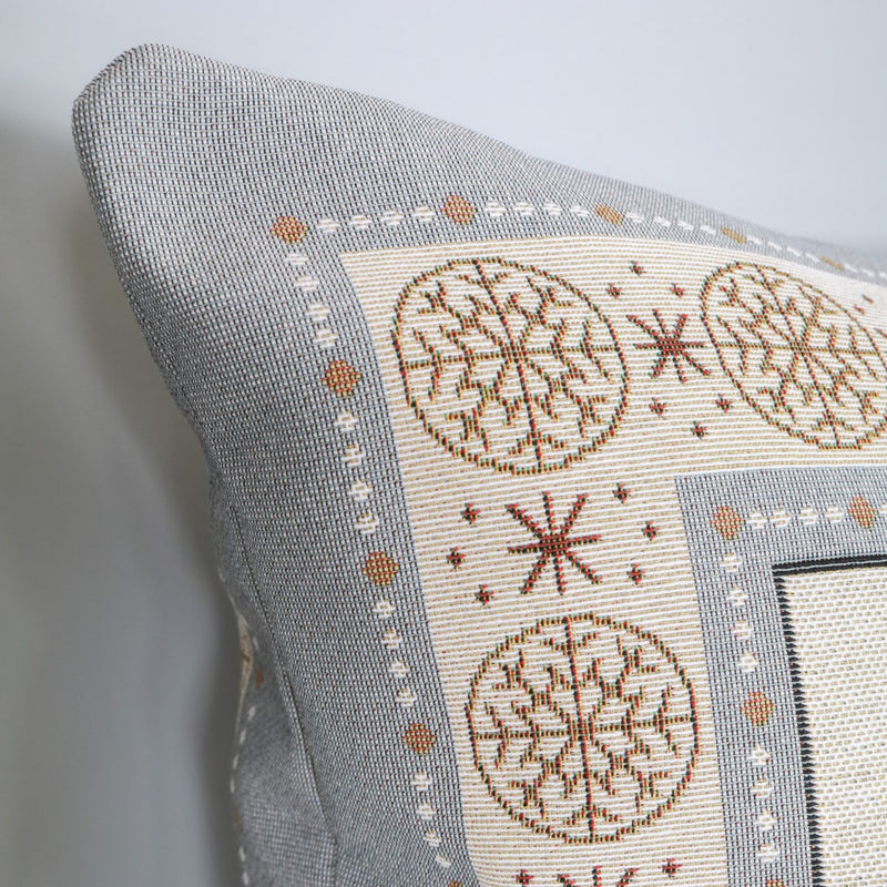 DVIPUSIS GOBELENO PAGALVĖS UŽVALKALAS ŠVIESIOS EGLUTĖS