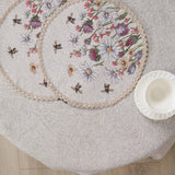 APVALI SERVETĖLĖ - GĖLĖS SU BITUTĖM