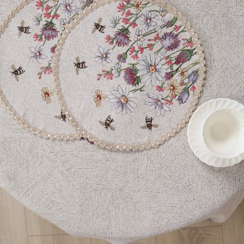 APVALI SERVETĖLĖ - GĖLĖS SU BITUTĖM