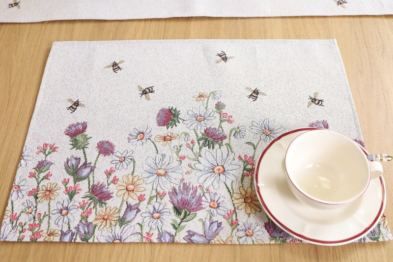 SERVETĖLĖ - GĖLĖS SU BITUTĖM