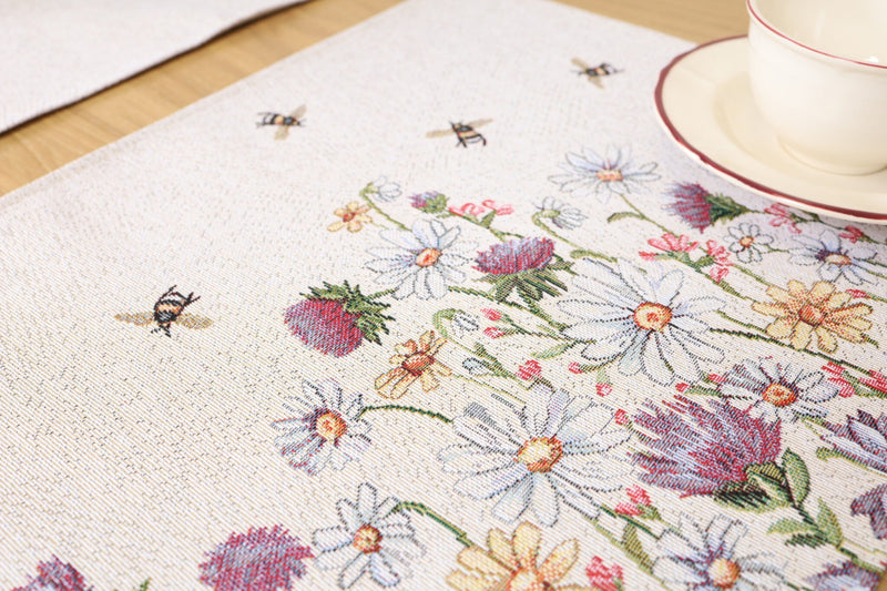 SERVETĖLĖ - GĖLĖS SU BITUTĖM