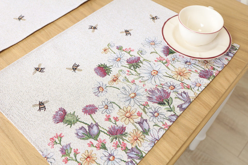 SERVETĖLĖ - GĖLĖS SU BITUTĖM