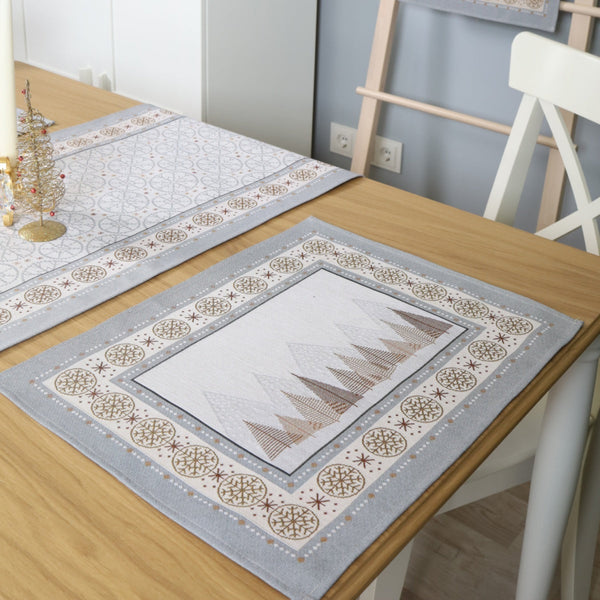 SERVETĖLĖ - ŠVIESIOS EGLUTĖS