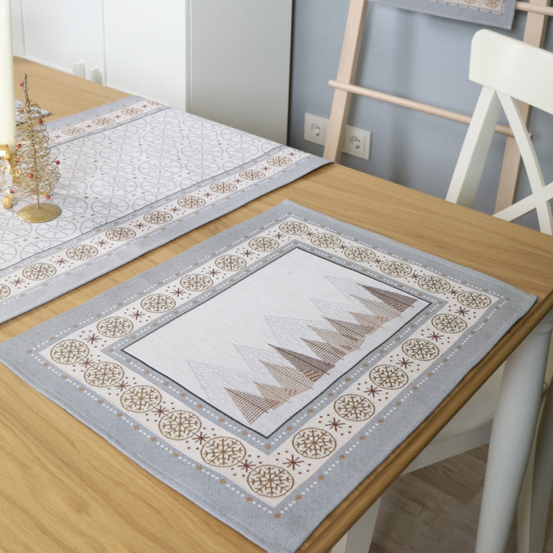 SERVETĖLĖ - ŠVIESIOS EGLUTĖS