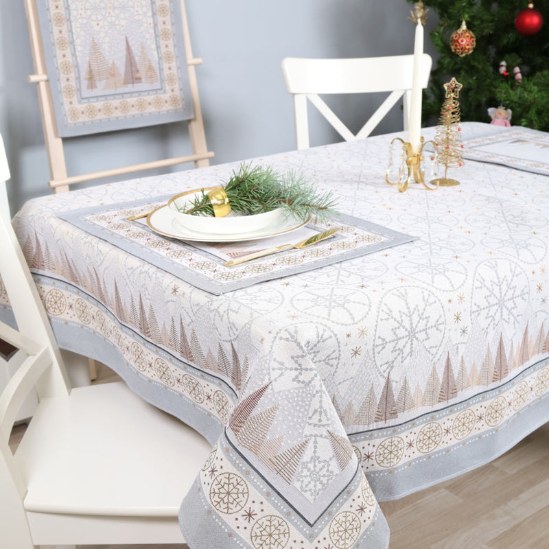 STALTIESE - ŠVIESIOS EGLUTĖS.