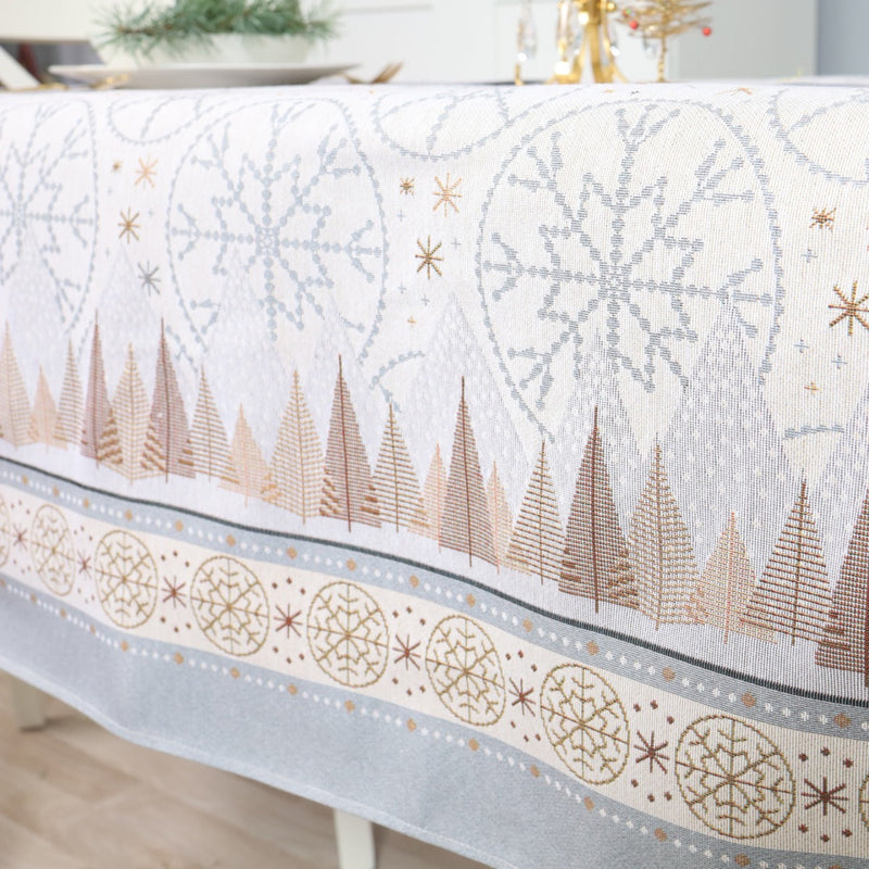 STALTIESE - ŠVIESIOS EGLUTĖS.